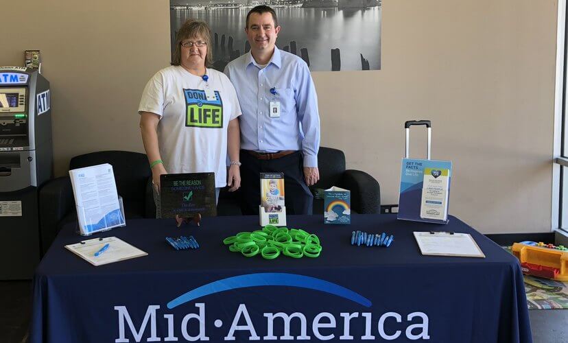 Mid-America Transplant's Bill Muren and volunteer Ruthie Williams encouraged customers of the Oakville License Office to join the organ and tissue donor registry.