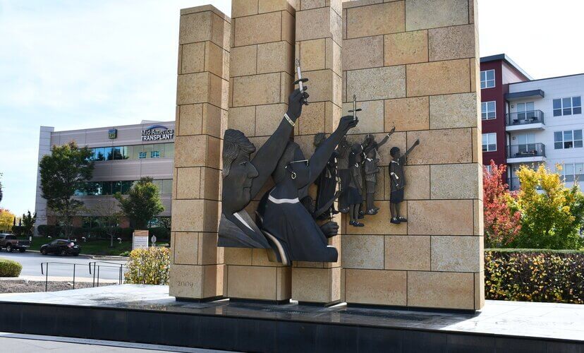 The St. Louis donor memorial in front of Mid-America Transplant