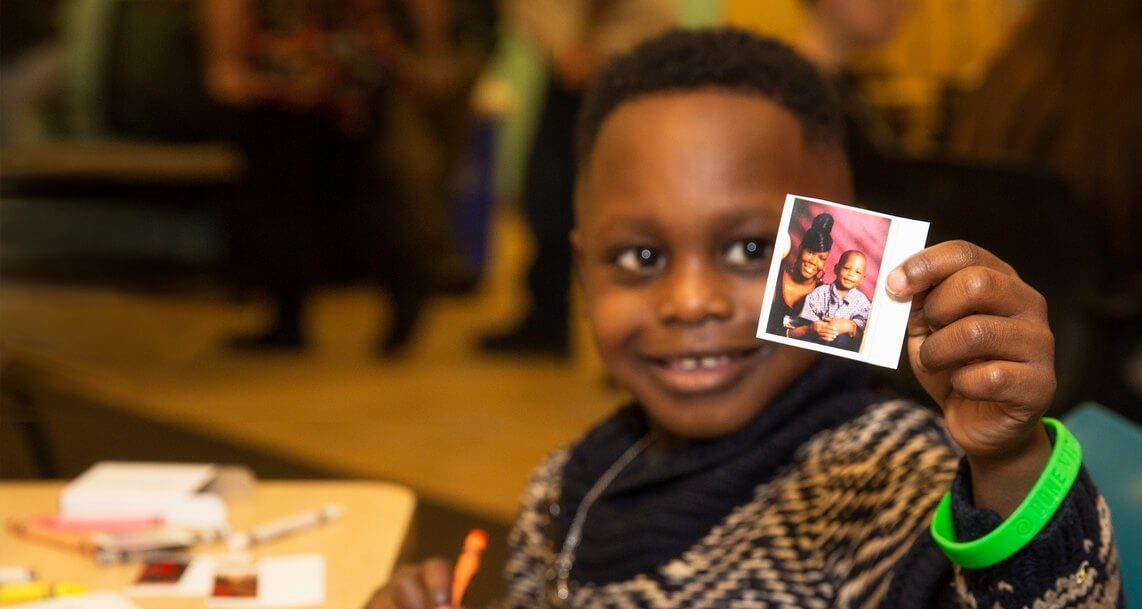 Honoring heroes at Mid-America Transplant scrapbook workshop